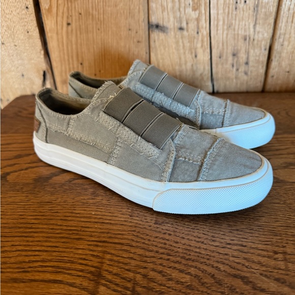 Blowfish Gray Sneakers with Slip-On Design and Padded Collar - Picture 2 of 13